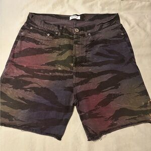 Black and Green Jean Shorts Fashion-Forward Urban Style